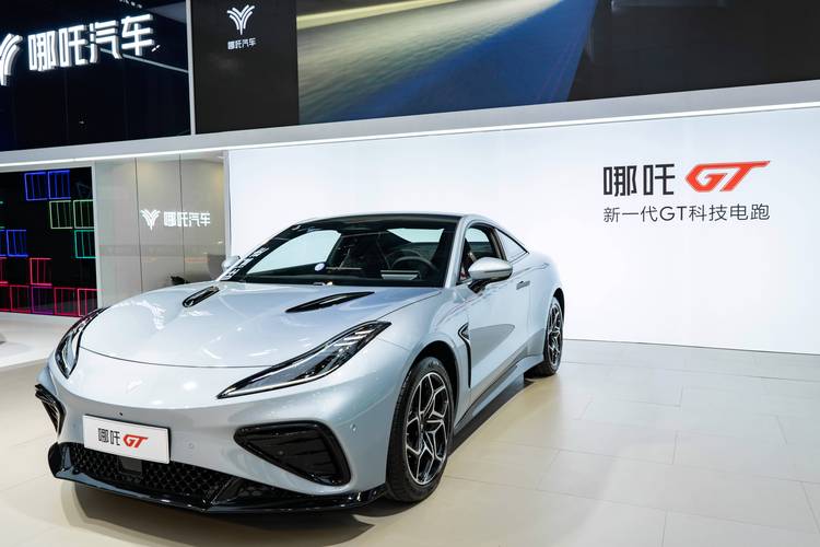 东莞莞城区新隆辉企业管理咨询哪吒汽车在智能汽车领域的表现，领途汽车在新能源汽车市场中的影响力